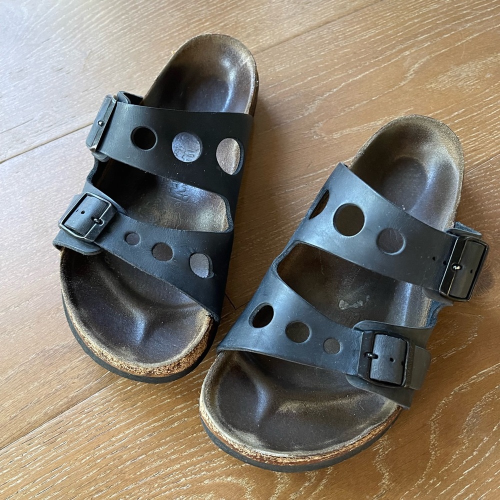 Birkenstock navy blue leather two strap sandals Women’s 8 / EU 39